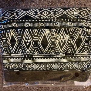 Handbag/tote reversible. NWT.